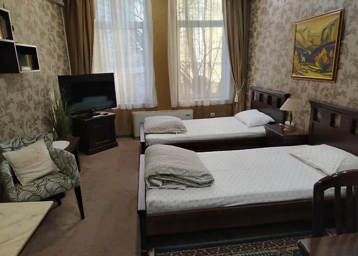 Otel семеен старият град