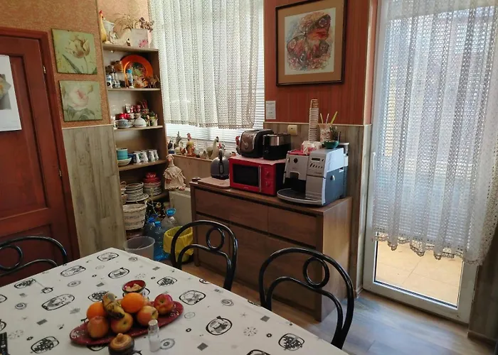 Otel семеен старият град