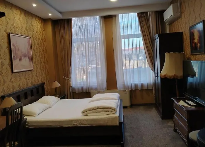 Otel семеен старият град 3*